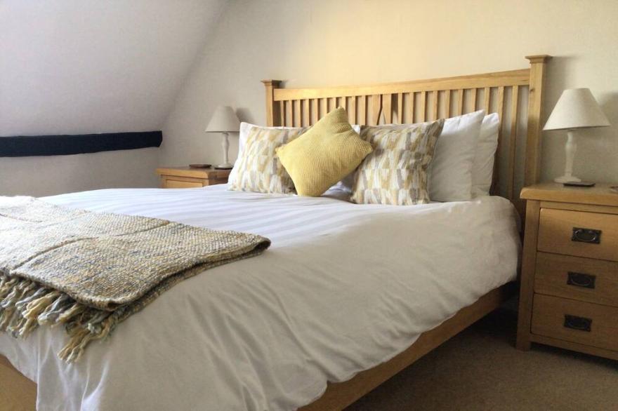 Cosy Cotswold Cottage - Penny Cottage - pet friendly - sleeps 2