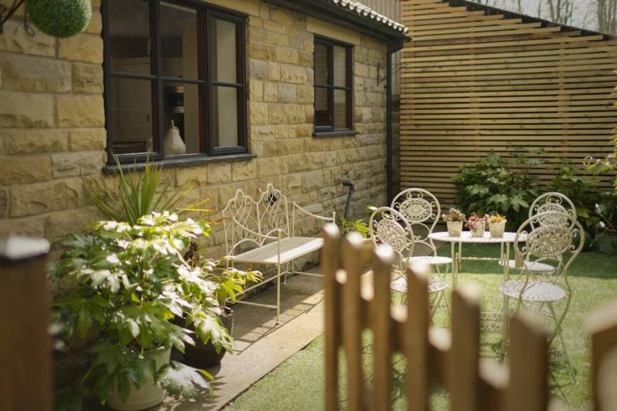 BROOKWOOD, family friendly, luxury holiday cottage in Thornton Dale