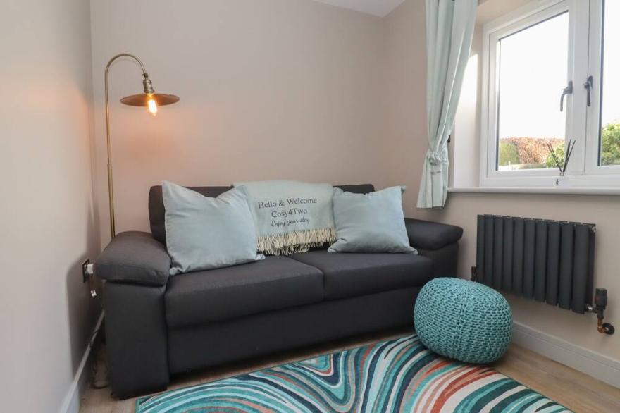 COSY4TWO, pet friendly, with a garden in Bourton-On-The-Water