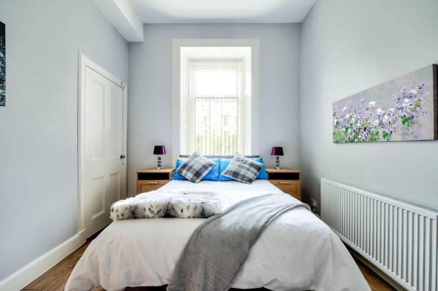Edinburgh Luxury Central Apartment w/ Free Parking
