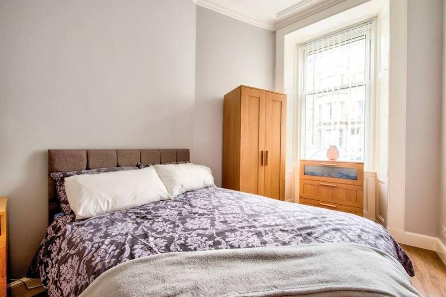 Edinburgh Luxury Central Apartment w/ Free Parking