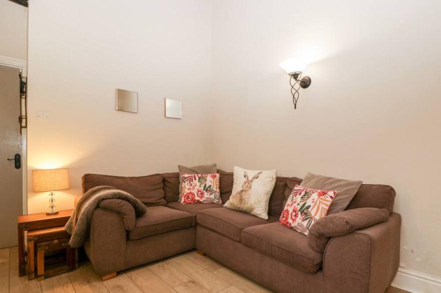 VINE COTTAGE, pet friendly, character holiday cottage in Abergavenny