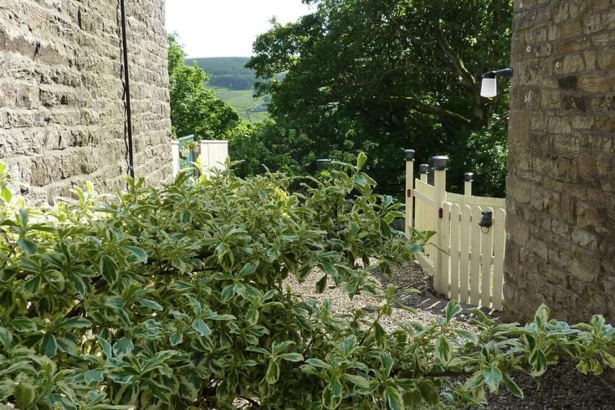 Quirky Rural Cottage sun Trap Secure Garden