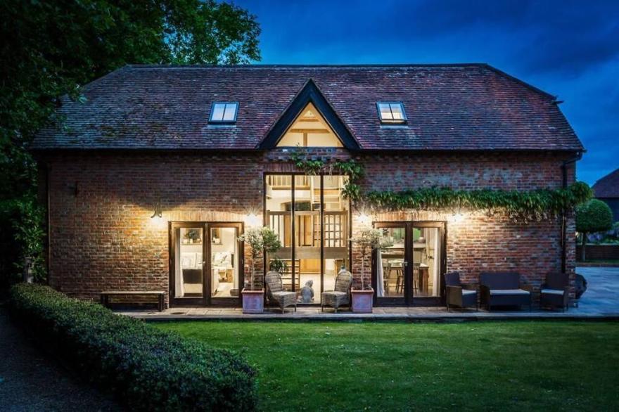 Quaint 2 bed historical cottage in stunning English countryside