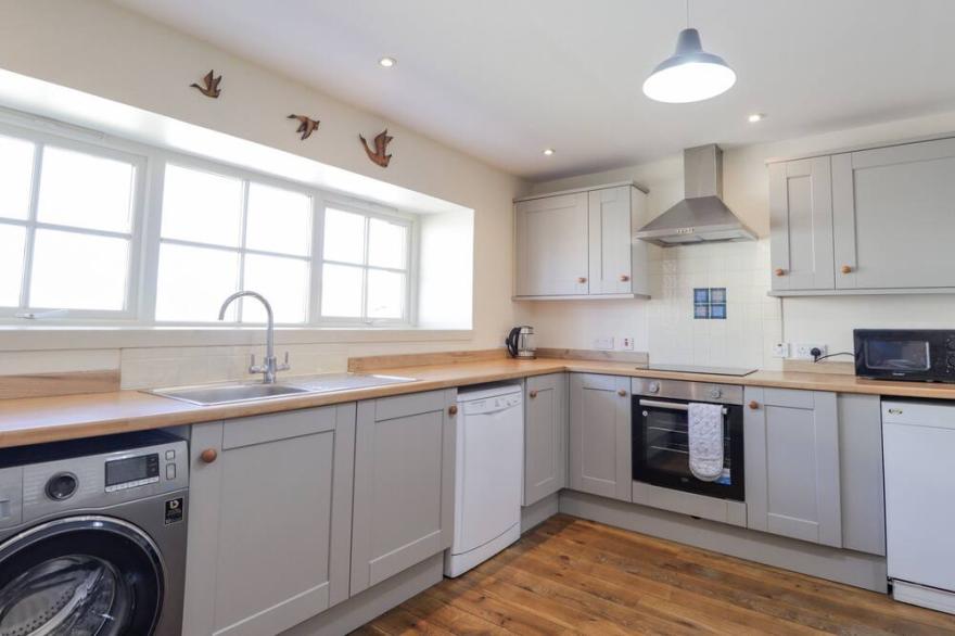 EAST BALACHLADICH, pet friendly, with open fire in Dingwall