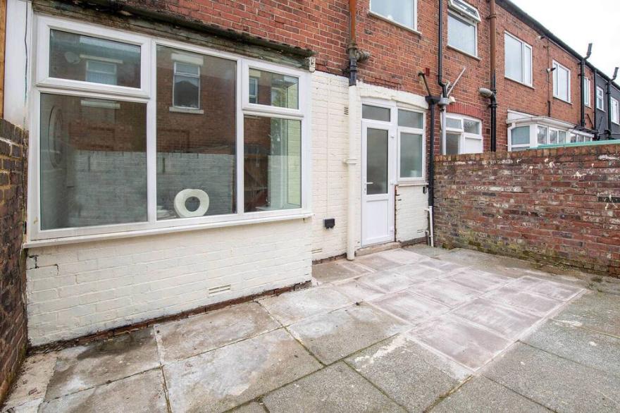Connaught Place | 4 Bedrooms Parking Contractors