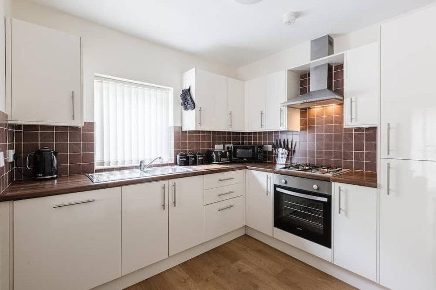 Oxheys House | 5 Bedrooms Wi-Fi, Private Parking
