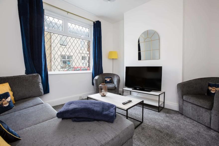 Connaught House | Wi-Fi, Parking, Contractors