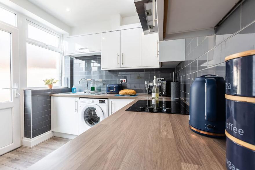 Connaught House | Wi-Fi, Parking, Contractors