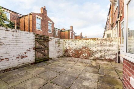 Connaught House | Wi-Fi, Parking, Contractors