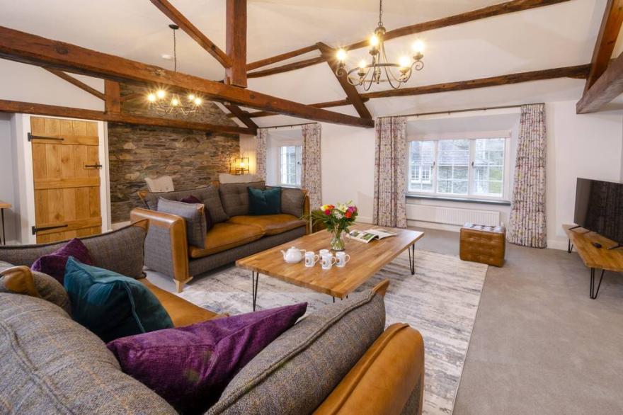 Stunning Lake District Cottage with private Hot Tub