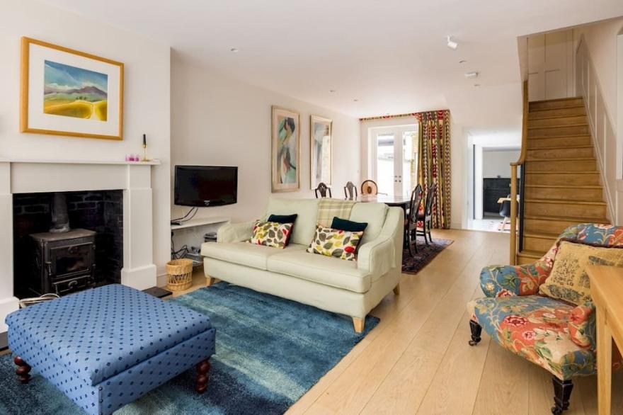 Pass the Keys | Lovely 3 bedroom Mews House in Chelsea