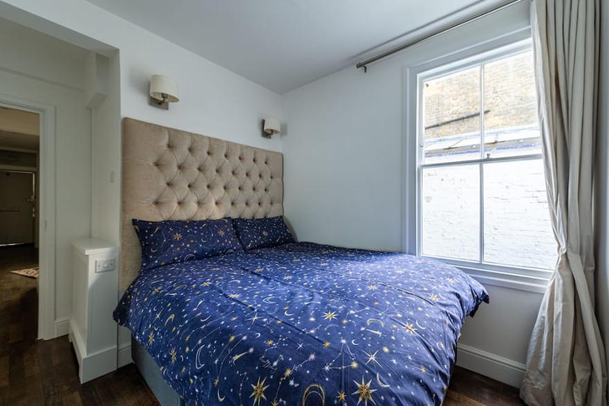 Specious bright Flat with garden in central london