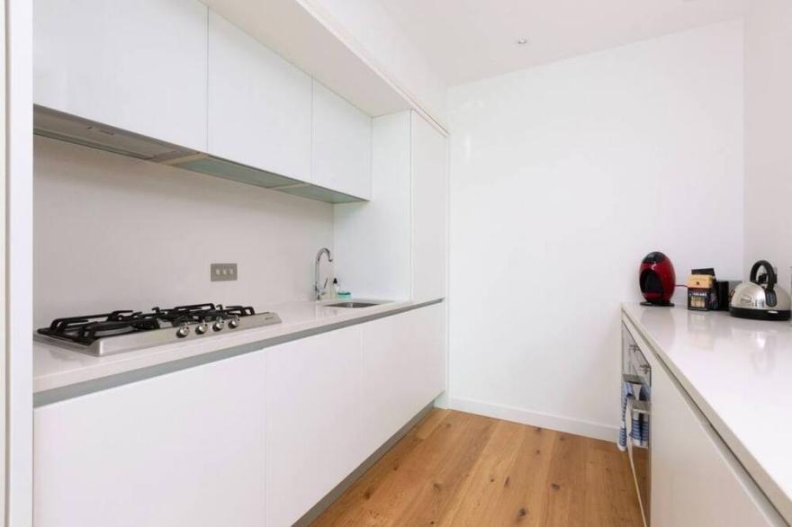 ALTIDO Fantastic 1-bed flat w/ parking