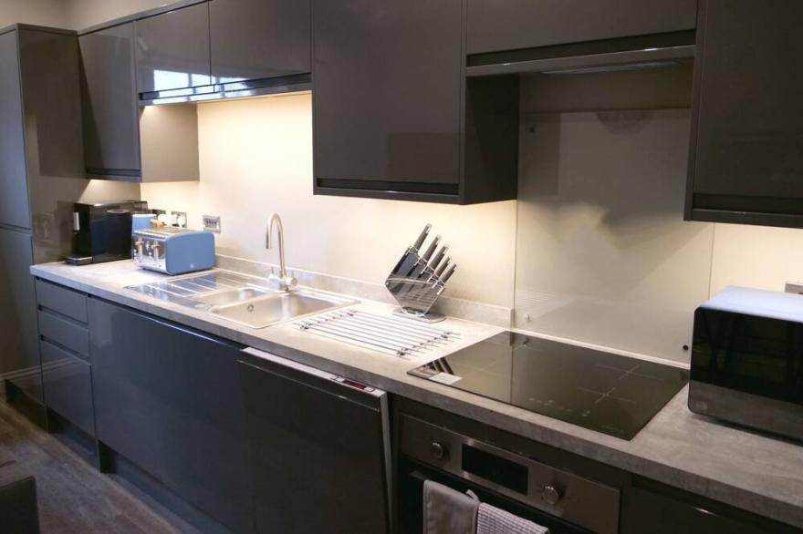 ★ Silver Forge - Luxury One Bed with Office - Sofa Bed