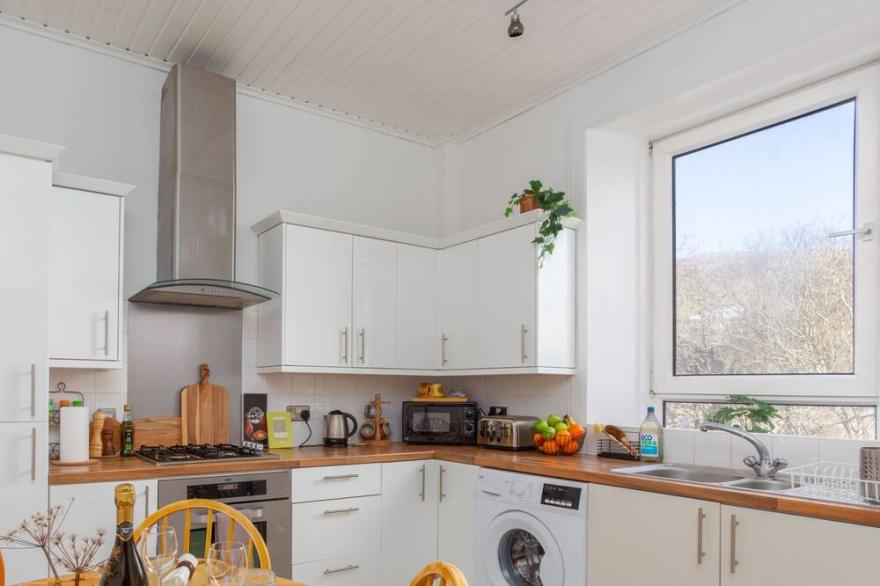 Bright 2bed apartment in Galashiels City Centre
