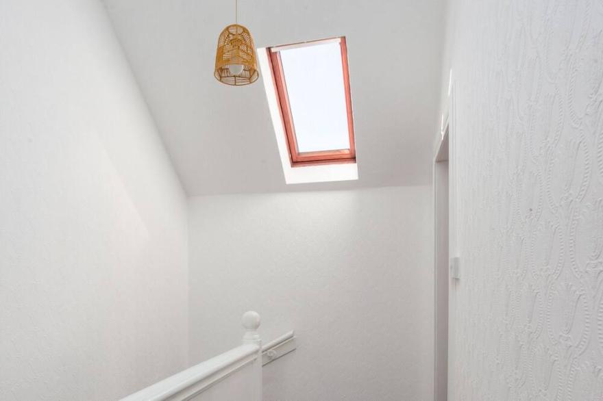 Bright 2bed apartment in Galashiels City Centre