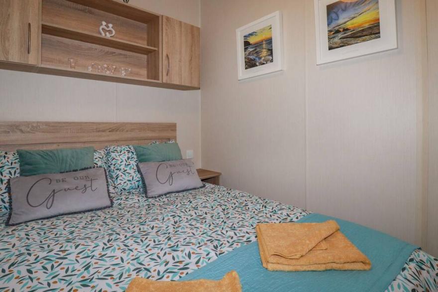 NEPTUNE, pet friendly, country holiday cottage in St Columb Minor