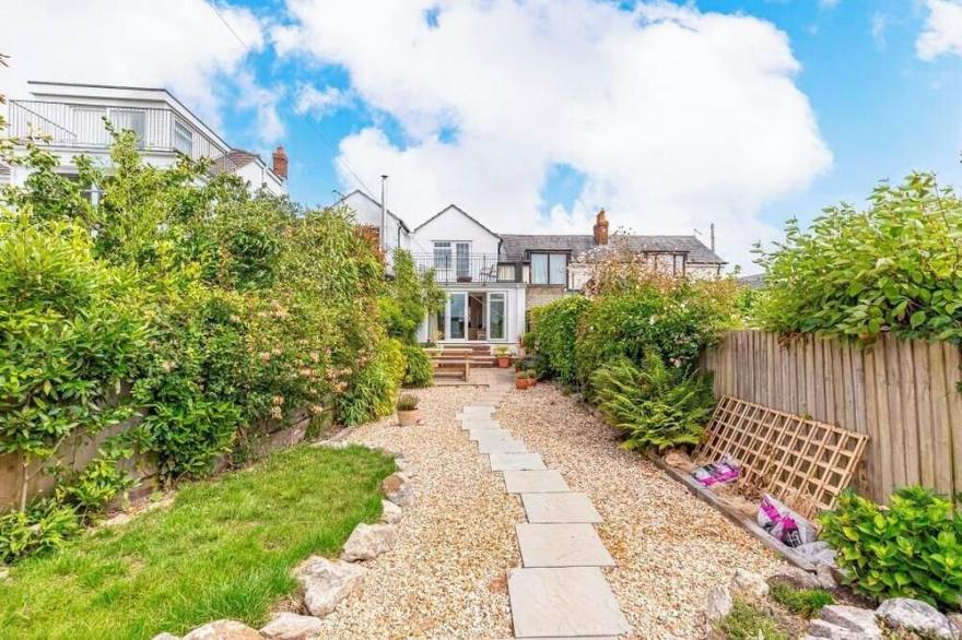 BOURNECOAST: The house is on the water's edge of Stanpit Marshes - HB5901