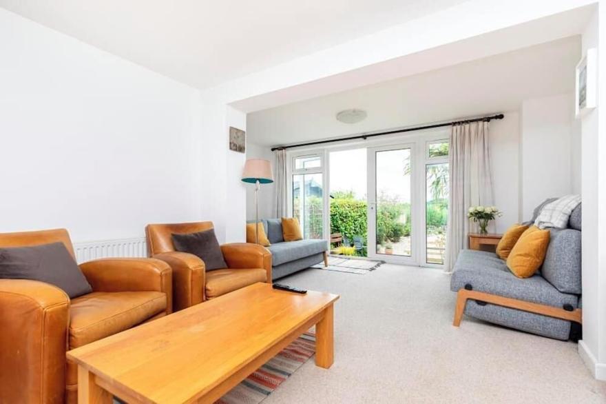 BOURNECOAST: The house is on the water's edge of Stanpit Marshes - HB5901