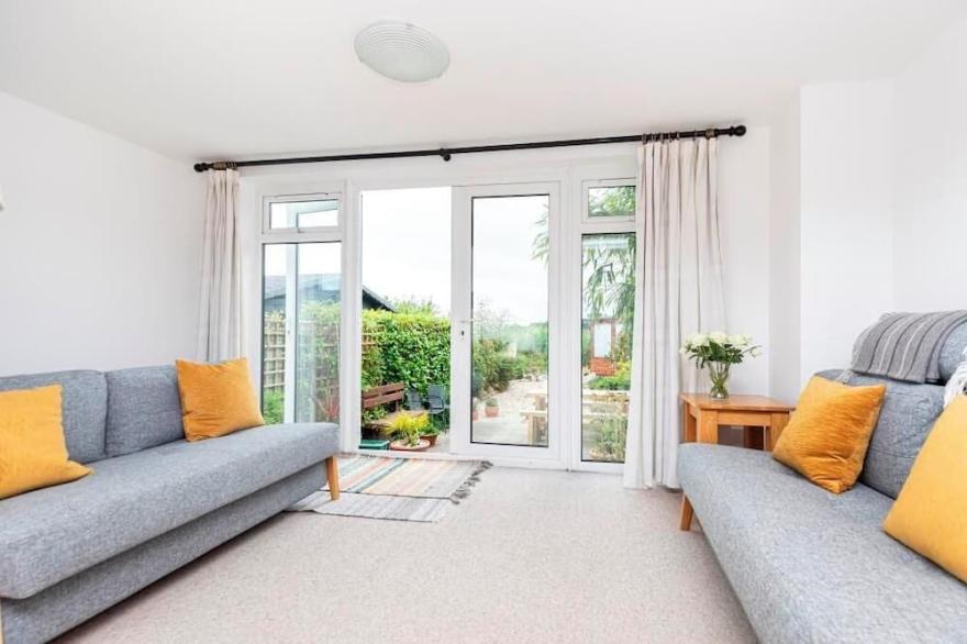 BOURNECOAST: The house is on the water's edge of Stanpit Marshes - HB5901