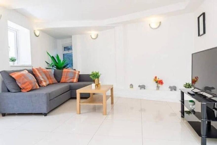 Beautiful and peaceful town apartment with private garden and free parking.