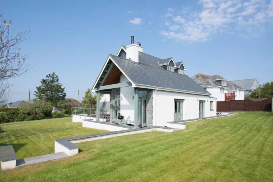 RAGLEIGHS, pet friendly, with open fire in Daymer Bay