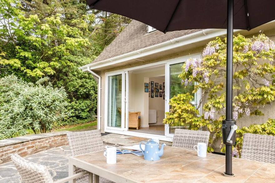 TREGILLAN, pet friendly, with open fire in Rock