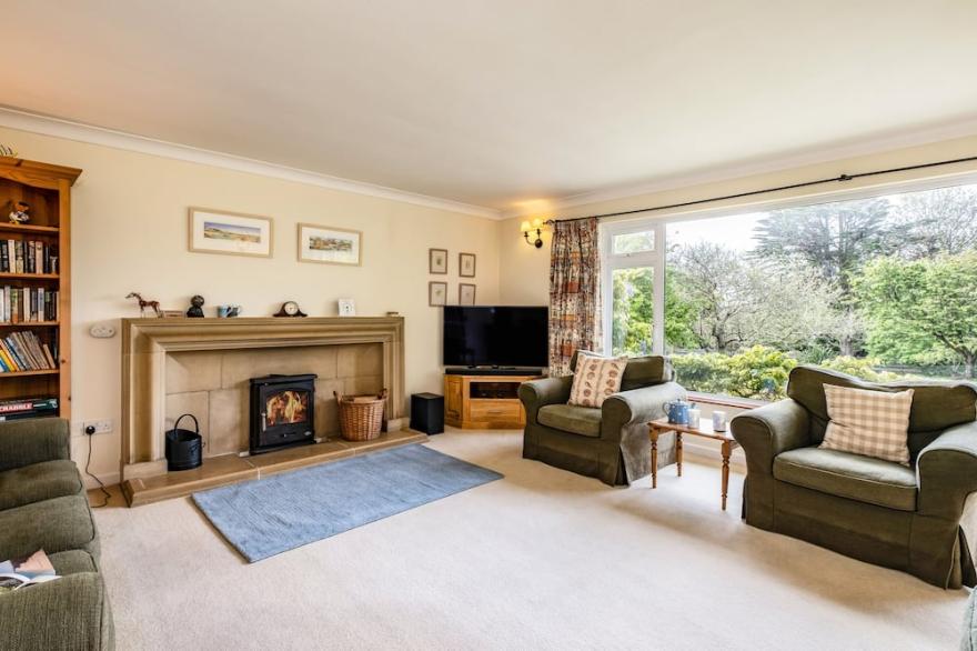 TREGILLAN, pet friendly, with open fire in Rock