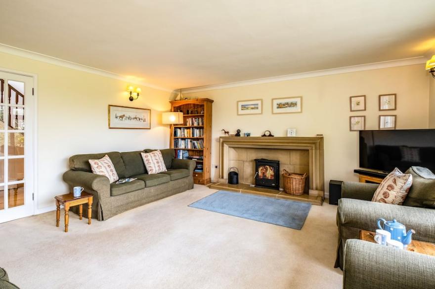 TREGILLAN, pet friendly, with open fire in Rock