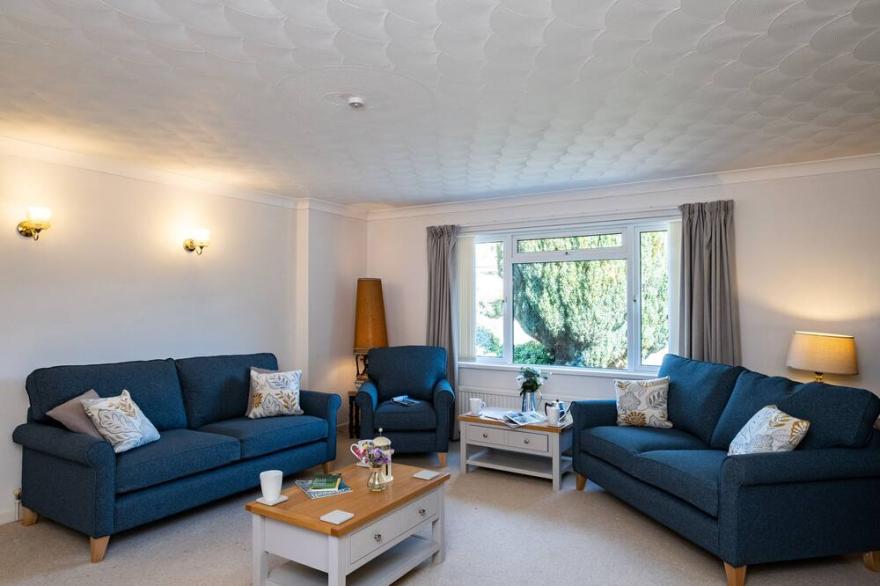 BAHARI, family friendly, with a garden in Rock
