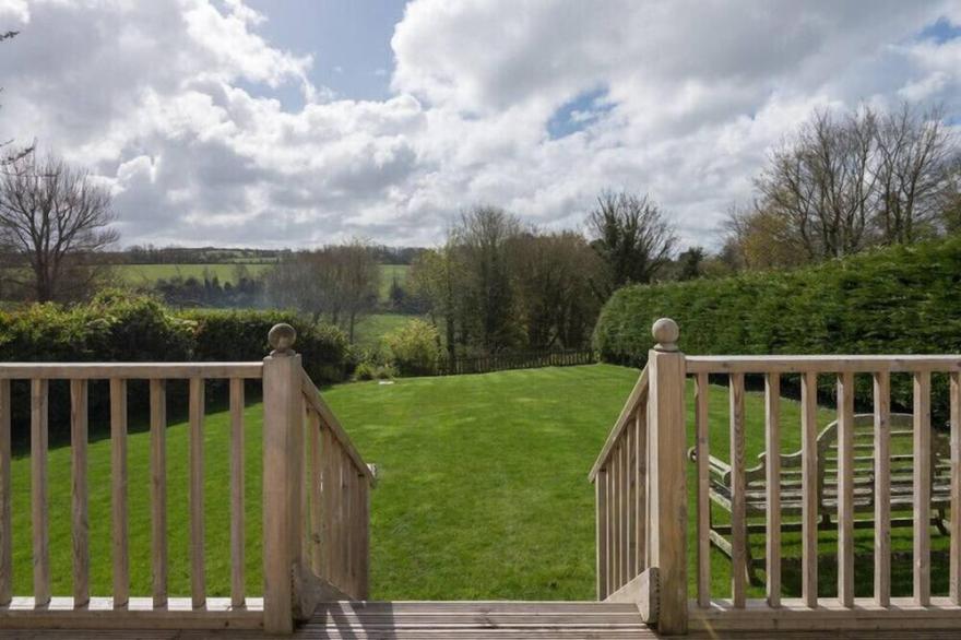 PORTHILLY BROOK, pet friendly, with open fire in Rock