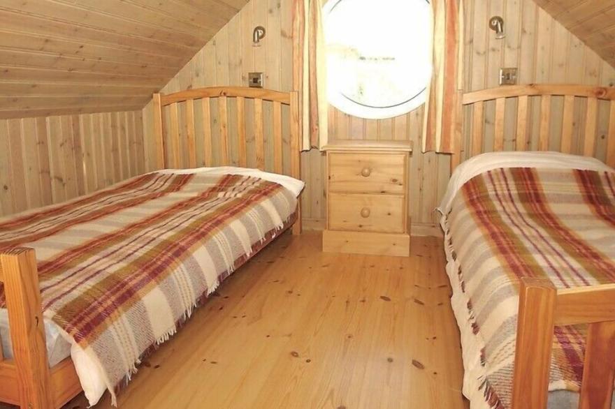 CARTWAY CABIN, family friendly, with a garden in Port Isaac