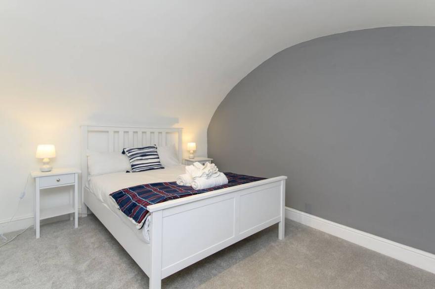 Spacious 2BR Duplex Close to Bristol City Centre