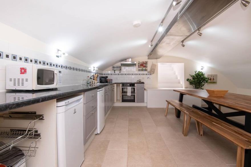 Spacious 2BR Duplex Close to Bristol City Centre