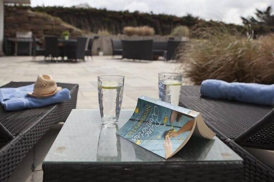 DOWNALONG, pet friendly in Daymer Bay