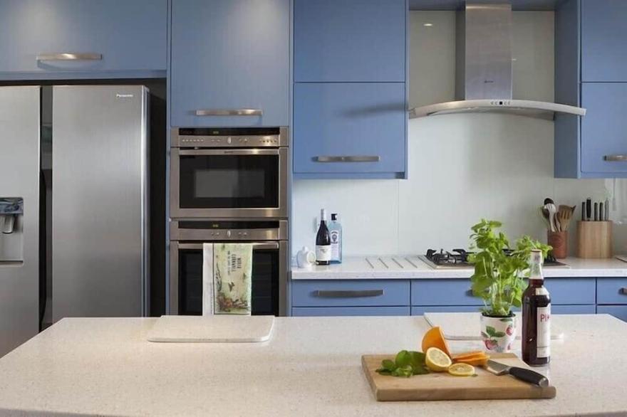 DOWNALONG, pet friendly in Daymer Bay