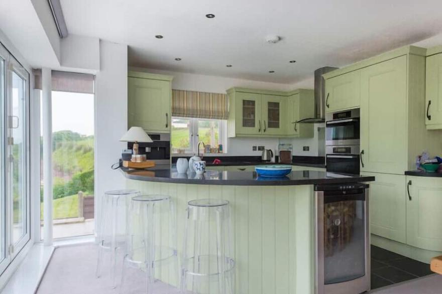 THE WRENS, family friendly, with a garden in Polzeath