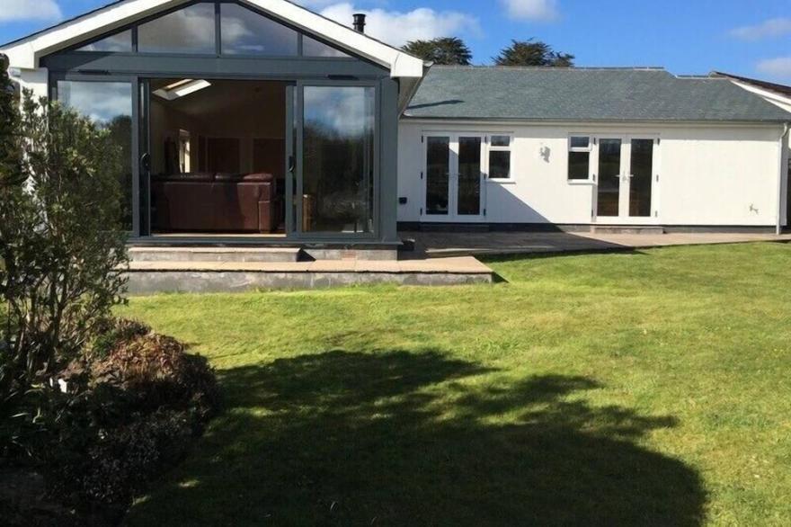 CHY-AN-DOWR, pet friendly in Rock