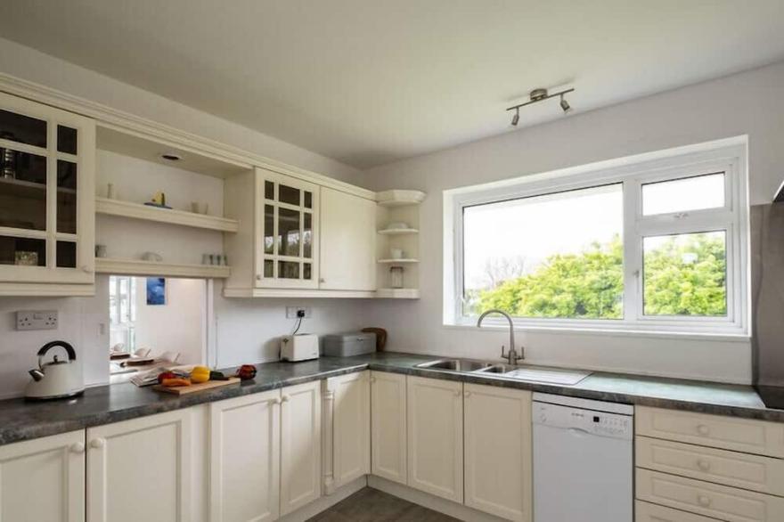 CORRIANA, pet friendly, with a garden in Rock