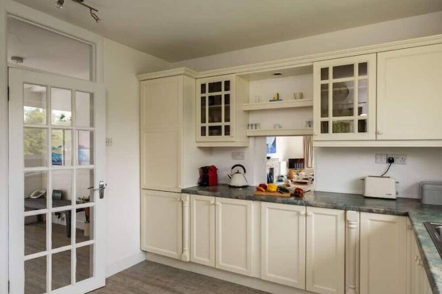 CORRIANA, pet friendly, with a garden in Rock