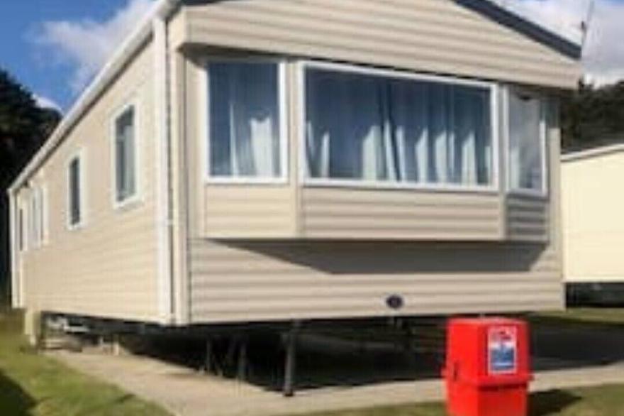 Comfy 3-bed Caravan @ Newquay Holiday Park