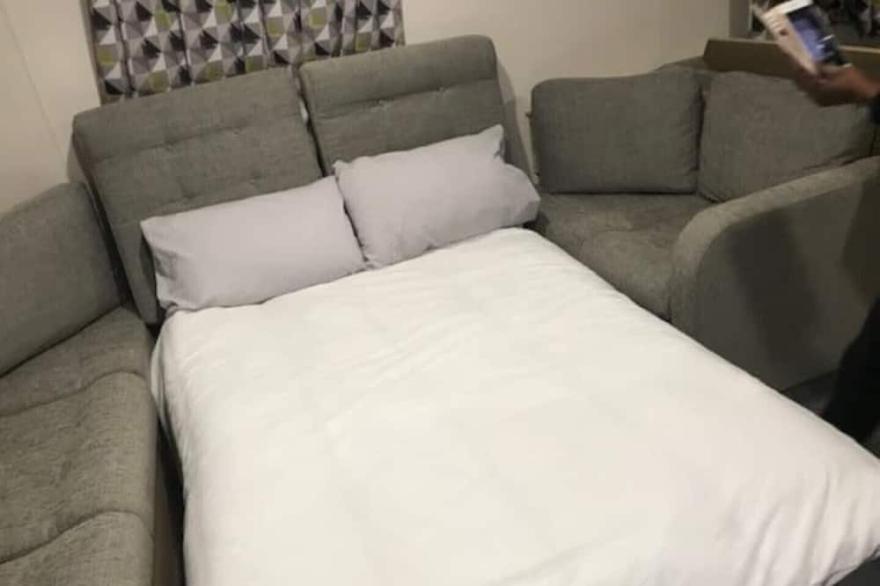Comfy 3-bed Caravan @ Newquay Holiday Park