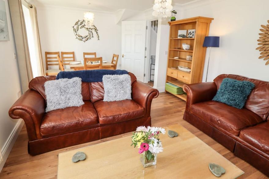 THE RAILWAY RETREAT, pet friendly, with a garden in Whitby