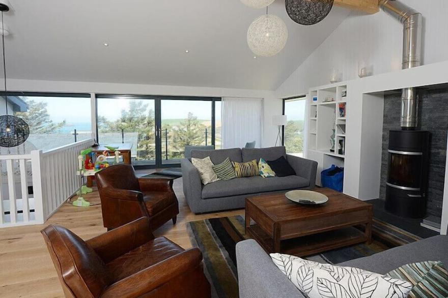 THE CREST, family friendly, with a garden in Polzeath