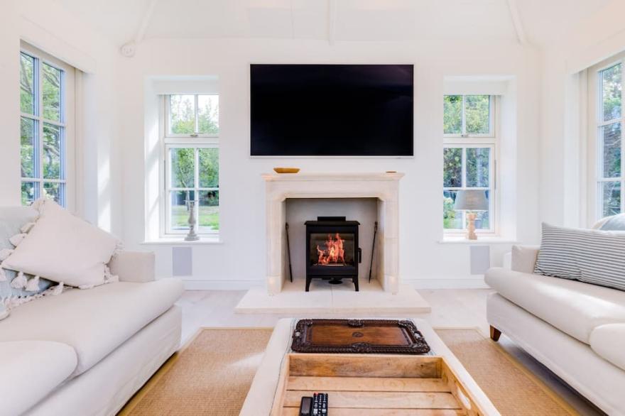 GREYSTONES, family friendly, with open fire in Daymer Bay
