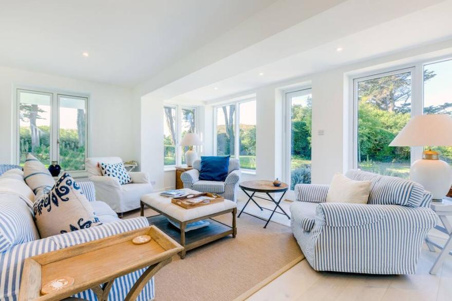 GREYSTONES, family friendly, with open fire in Daymer Bay