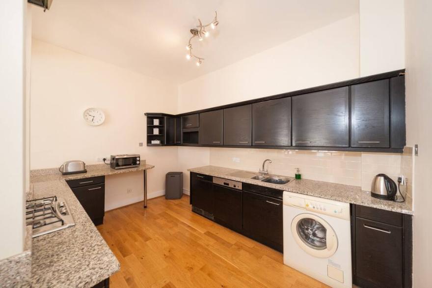 Beautiful Spacious 3 bedroom House in Battersea