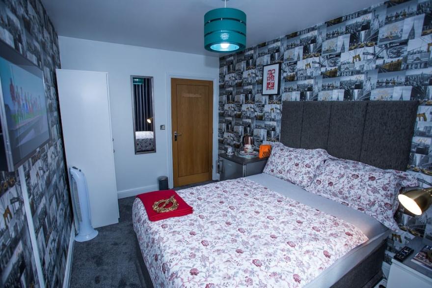 Remarkable 2-Bed Apartment With Sea View