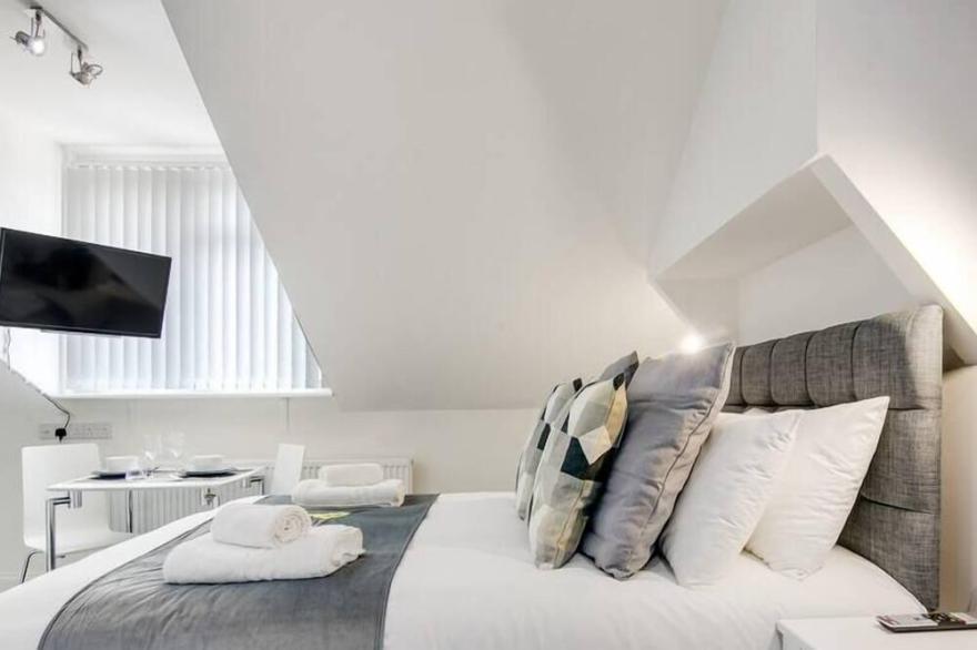 SCA-Stunning Edgbaston Studio 8